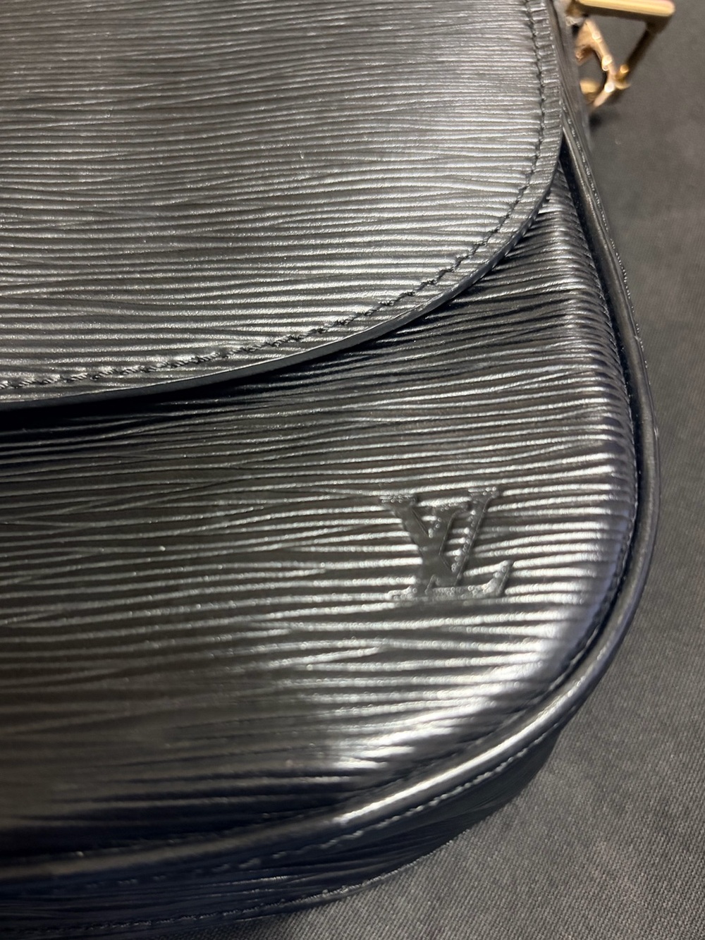 Louis Vuitton Black Epi Leather Crossbody St Cloud Bag (large size) Great Condit - Picture 7 of 13